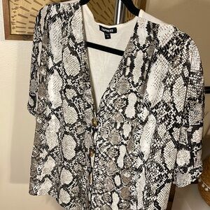 Express dressy Tee with snake print and buttons